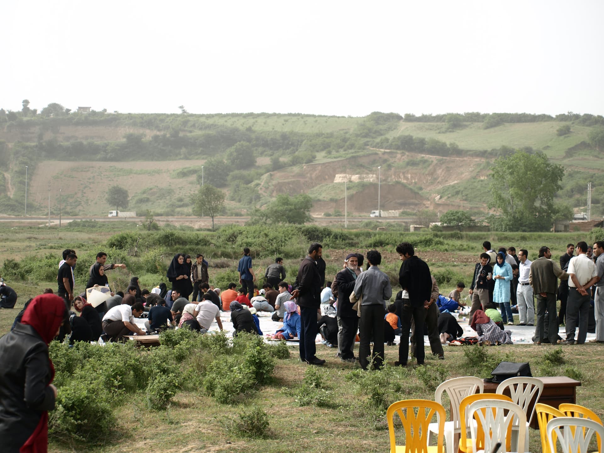 Art au Village - session de peinture en plein air avec les villageois, Jalaleddin Mashmooli Art au Village - session de peinture en plein air avec les villageois, Jalaleddin Mashmooli