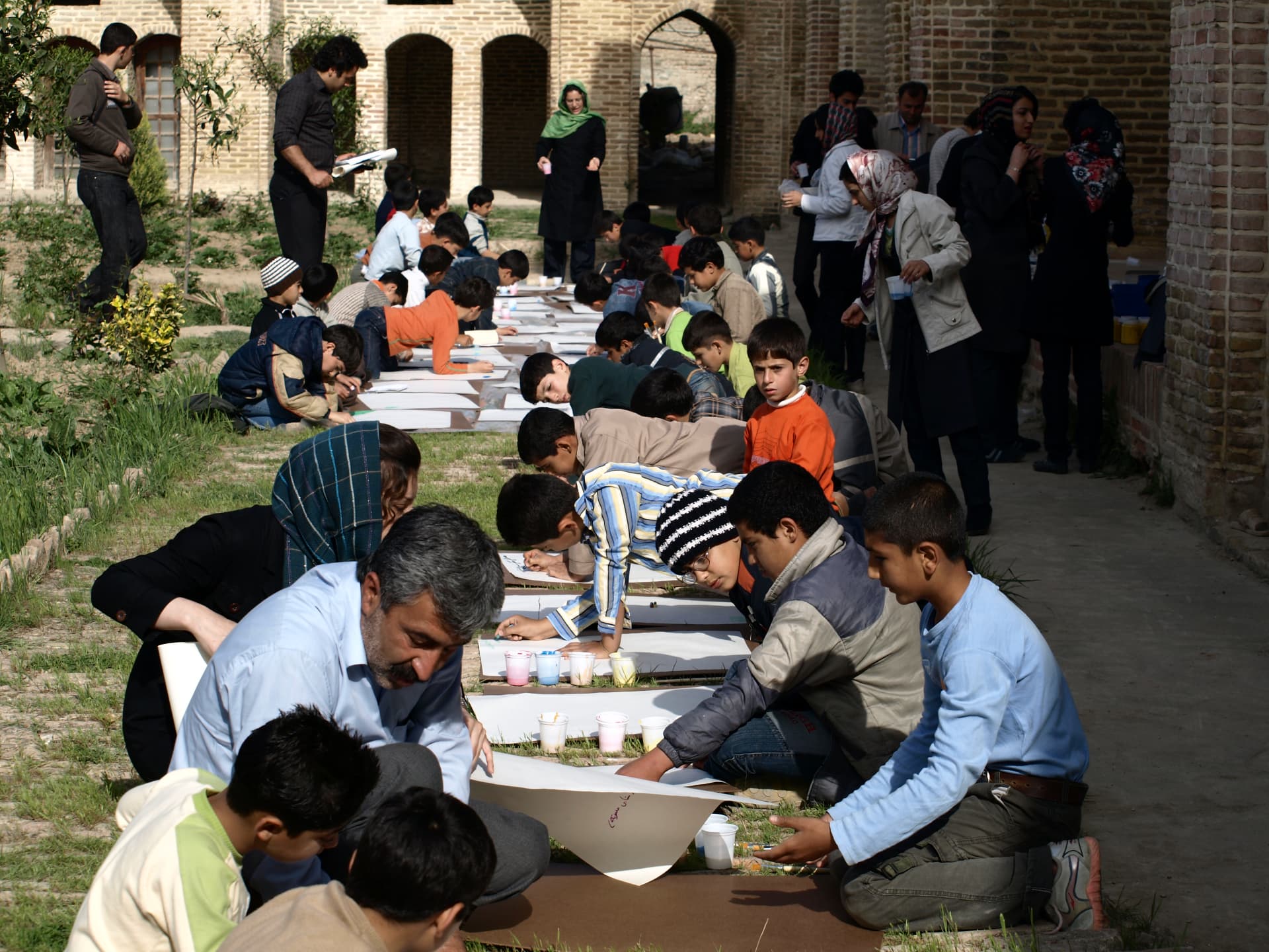 Atelier d'art communautaire et engagement écologique par Jalaleddin Mashmooli Atelier d'art communautaire et engagement écologique par Jalaleddin Mashmooli